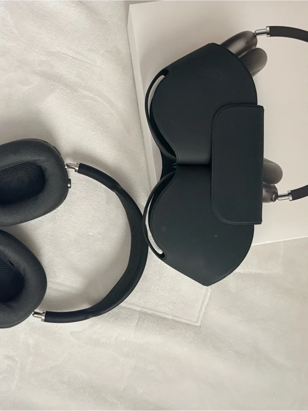 Apple AirPods Max Over-Ear Headphones - Space Gray